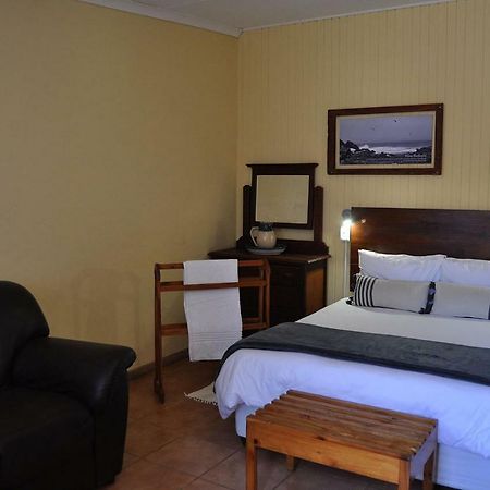 Obelix Guesthouse Luderitz ภายนอก รูปภาพ