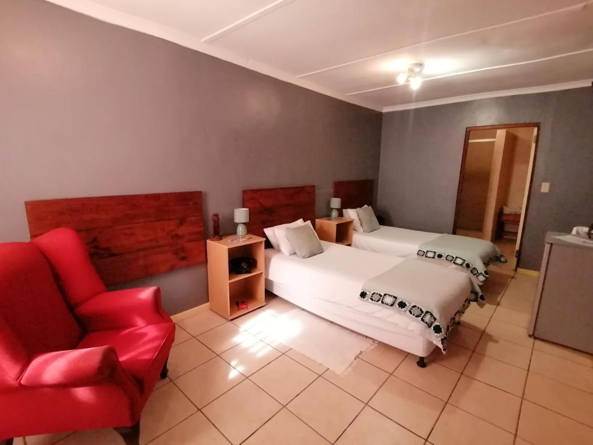 Obelix Guesthouse Luderitz ภายนอก รูปภาพ