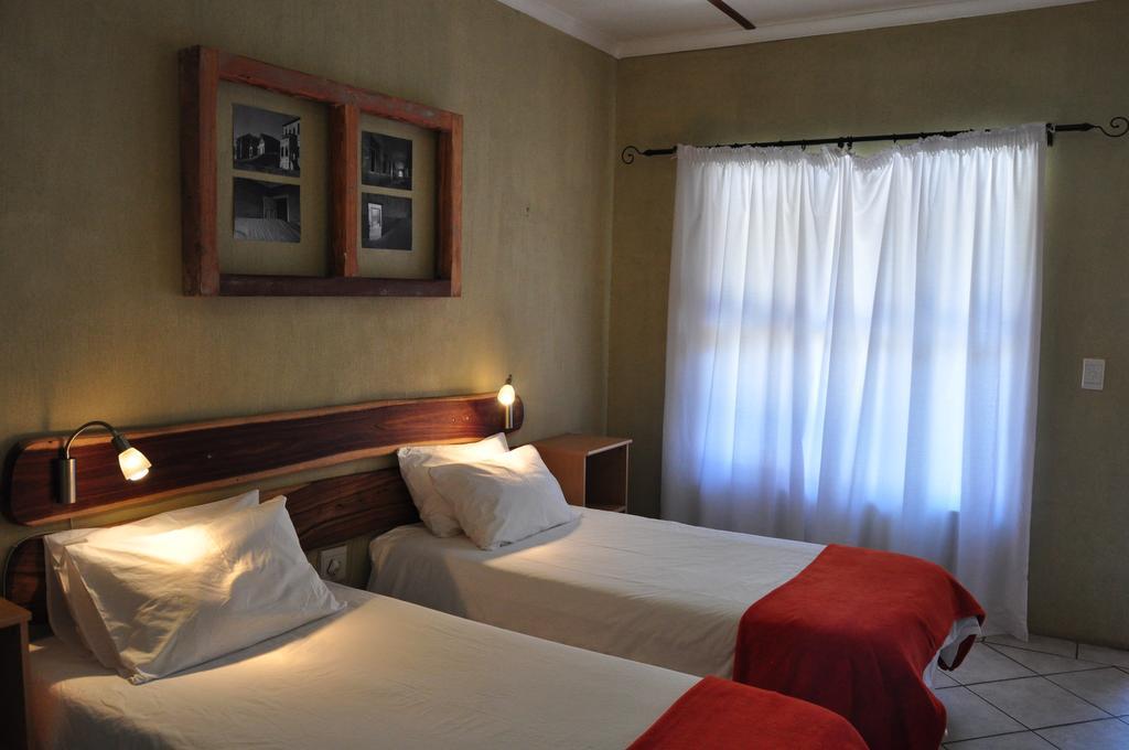 Obelix Guesthouse Luderitz ภายนอก รูปภาพ