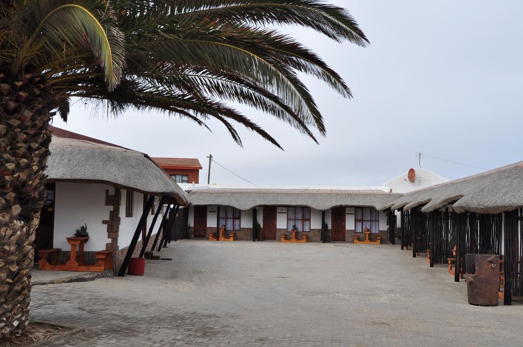 Obelix Guesthouse Luderitz ภายนอก รูปภาพ