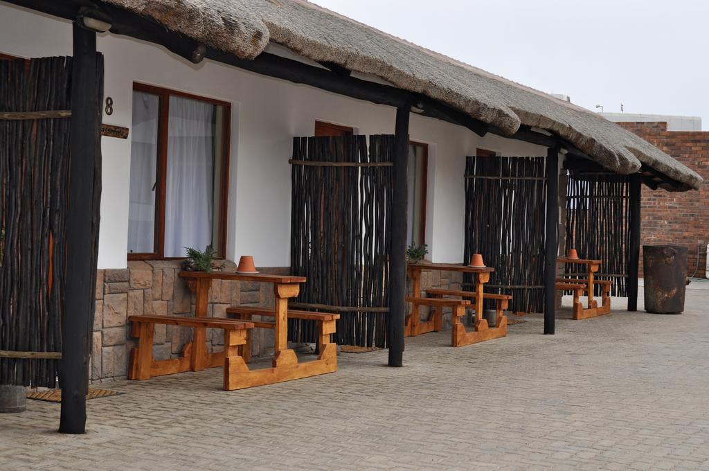 Obelix Guesthouse Luderitz ภายนอก รูปภาพ