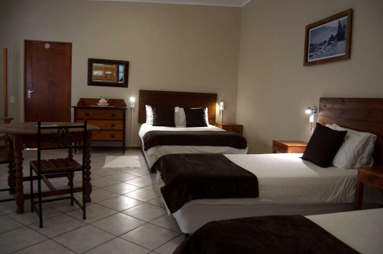 Obelix Guesthouse Luderitz ภายนอก รูปภาพ
