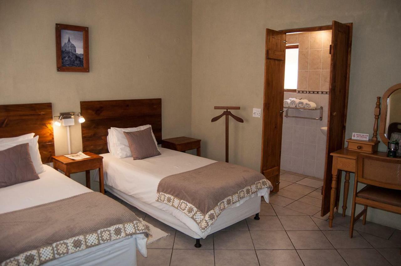 Obelix Guesthouse Luderitz ภายนอก รูปภาพ