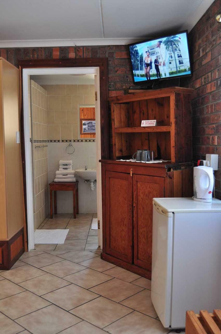 Obelix Guesthouse Luderitz ภายนอก รูปภาพ