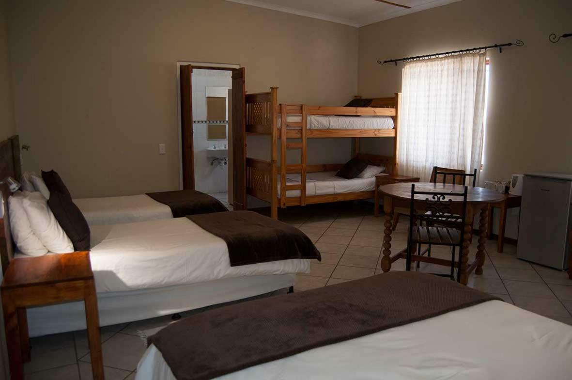Obelix Guesthouse Luderitz ภายนอก รูปภาพ