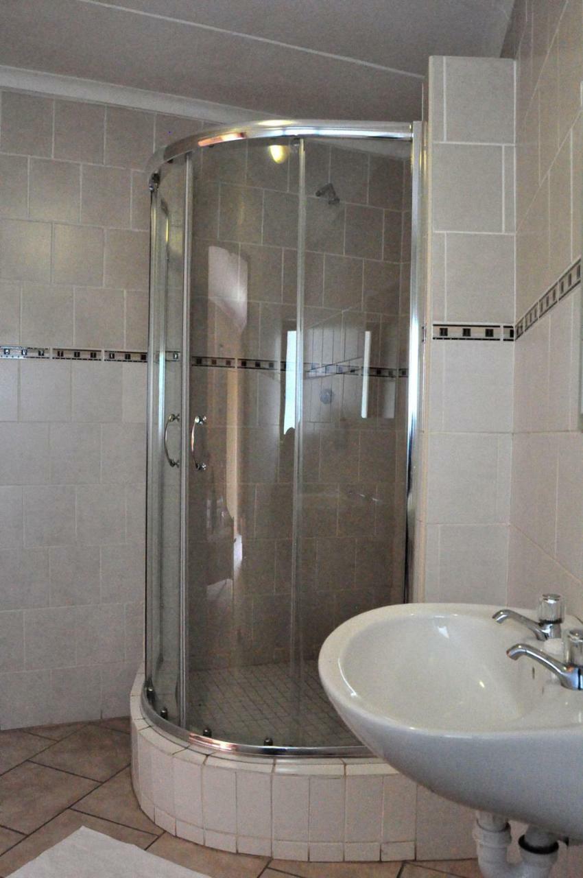 Obelix Guesthouse Luderitz ภายนอก รูปภาพ