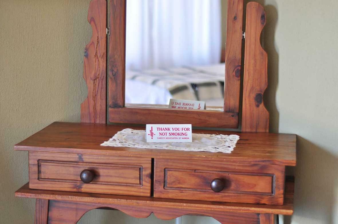 Obelix Guesthouse Luderitz ภายนอก รูปภาพ
