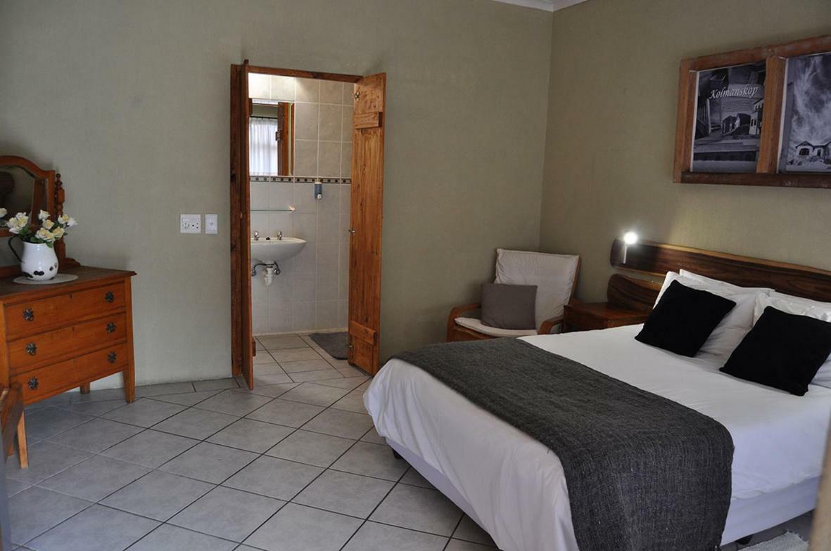 Obelix Guesthouse Luderitz ภายนอก รูปภาพ