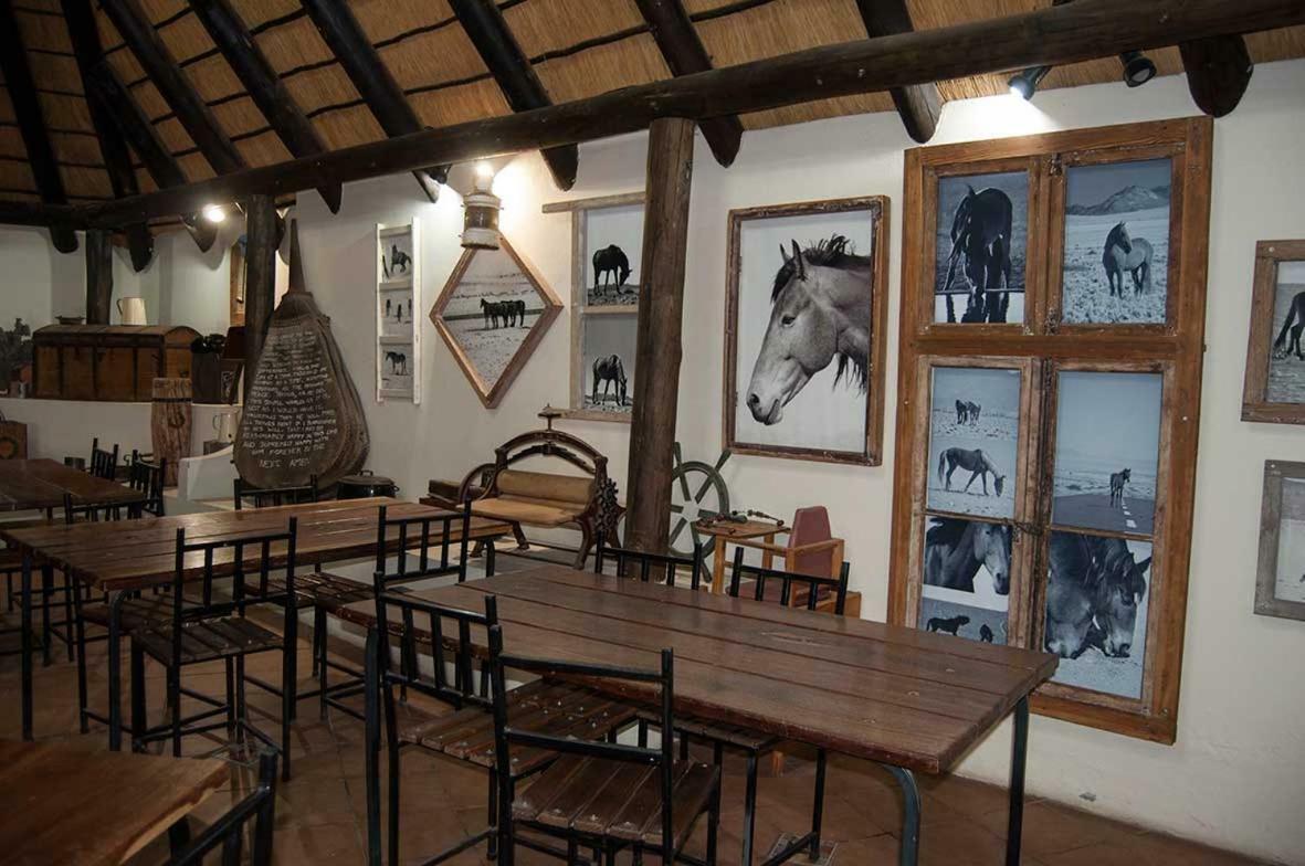 Obelix Guesthouse Luderitz ภายนอก รูปภาพ